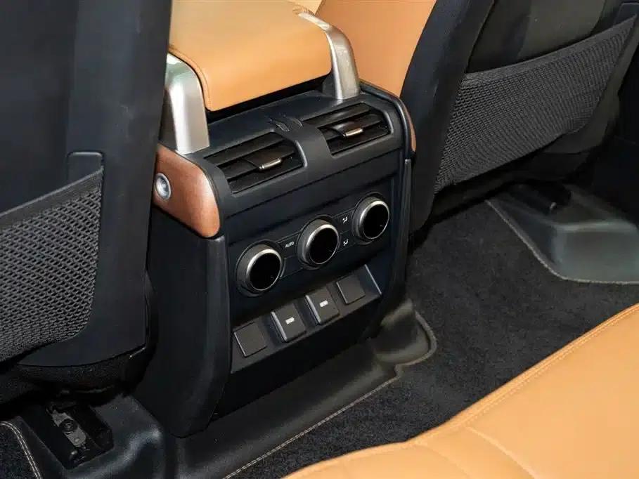 2023 Land Rover Defender 130 3.0T P400 HSE — миниатюра 17