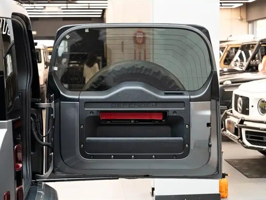 2023 Land Rover Defender 130 3.0T P400 HSE — миниатюра 18