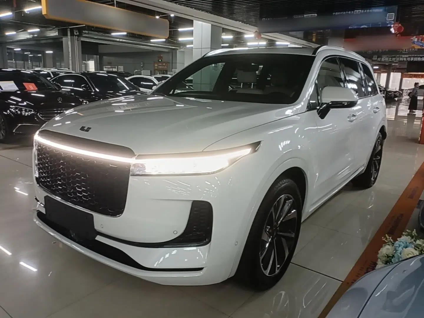 Li Auto ONE 2021 Extended-Range 6-Seater Version — миниатюра 1