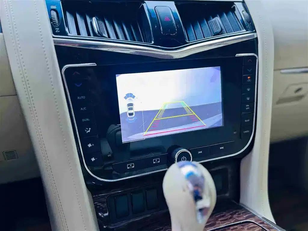 Nissan Patrol 2018 4.0L Leader Edition — миниатюра 8
