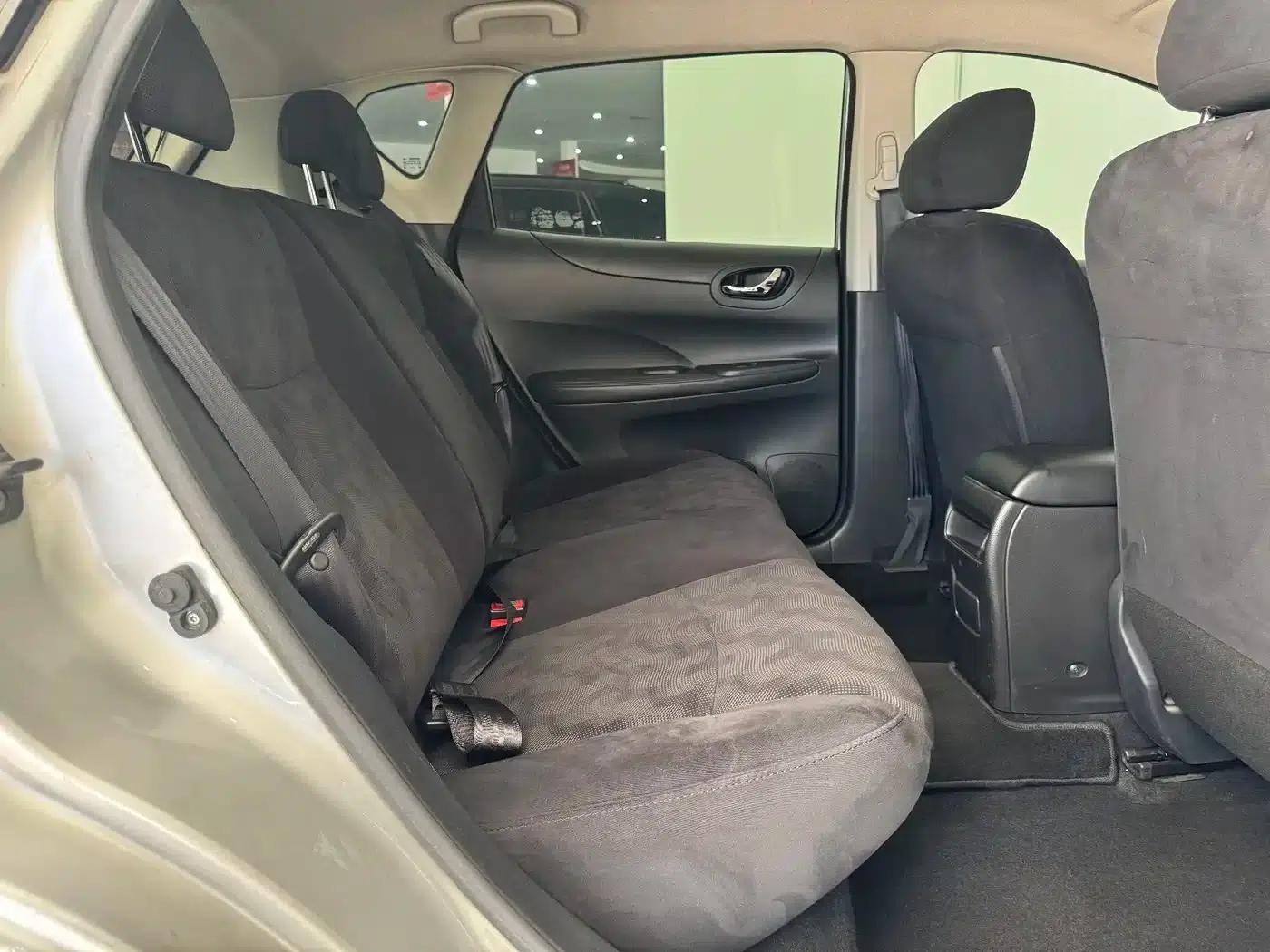2011 Tiida 1.6L CVT Comfort Model — миниатюра 9
