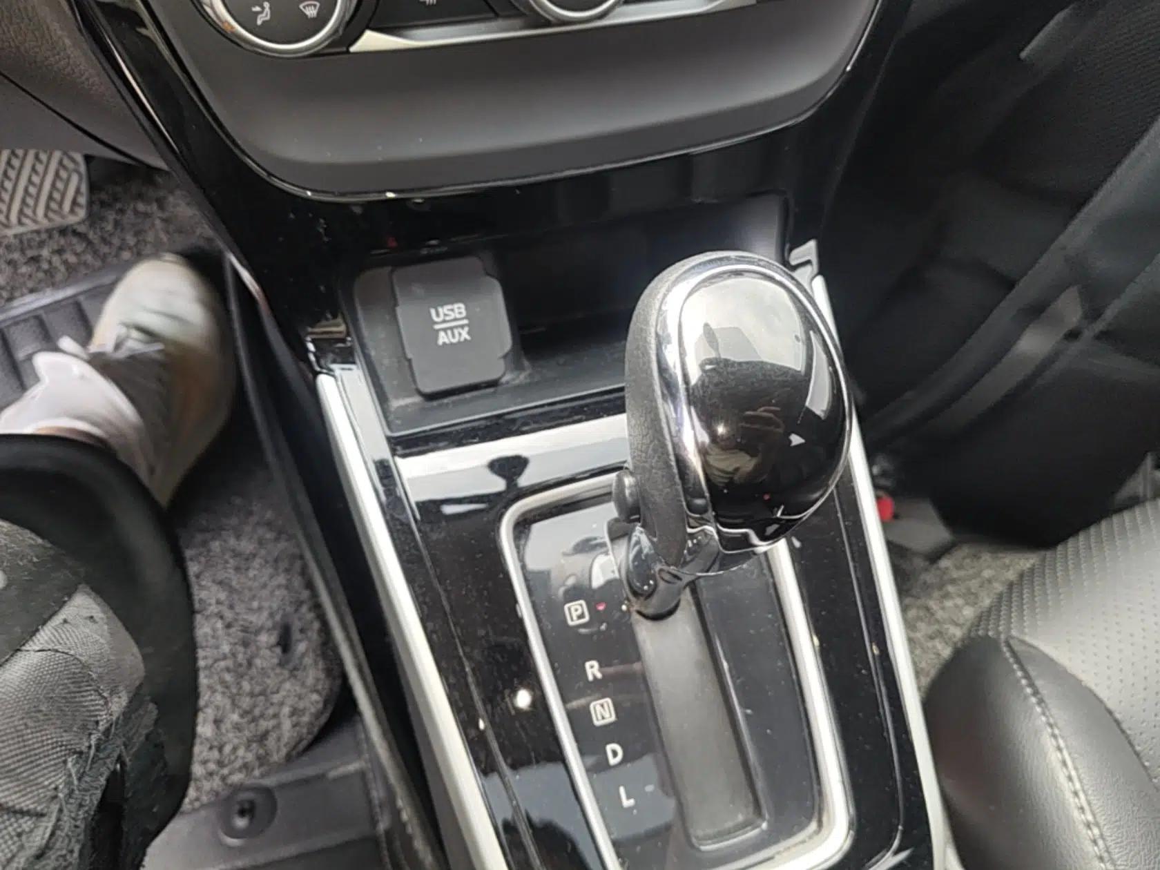 Nissan Sylphy 2016 1.6 XL CVT Luxury Edition — миниатюра 16