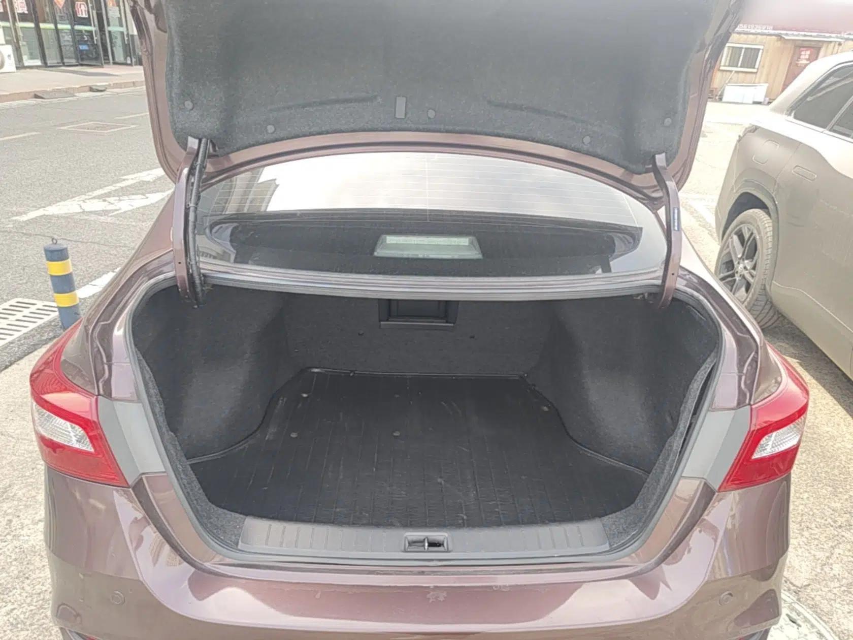 Nissan Sylphy 2016 1.6 XL CVT Luxury Edition — миниатюра 21