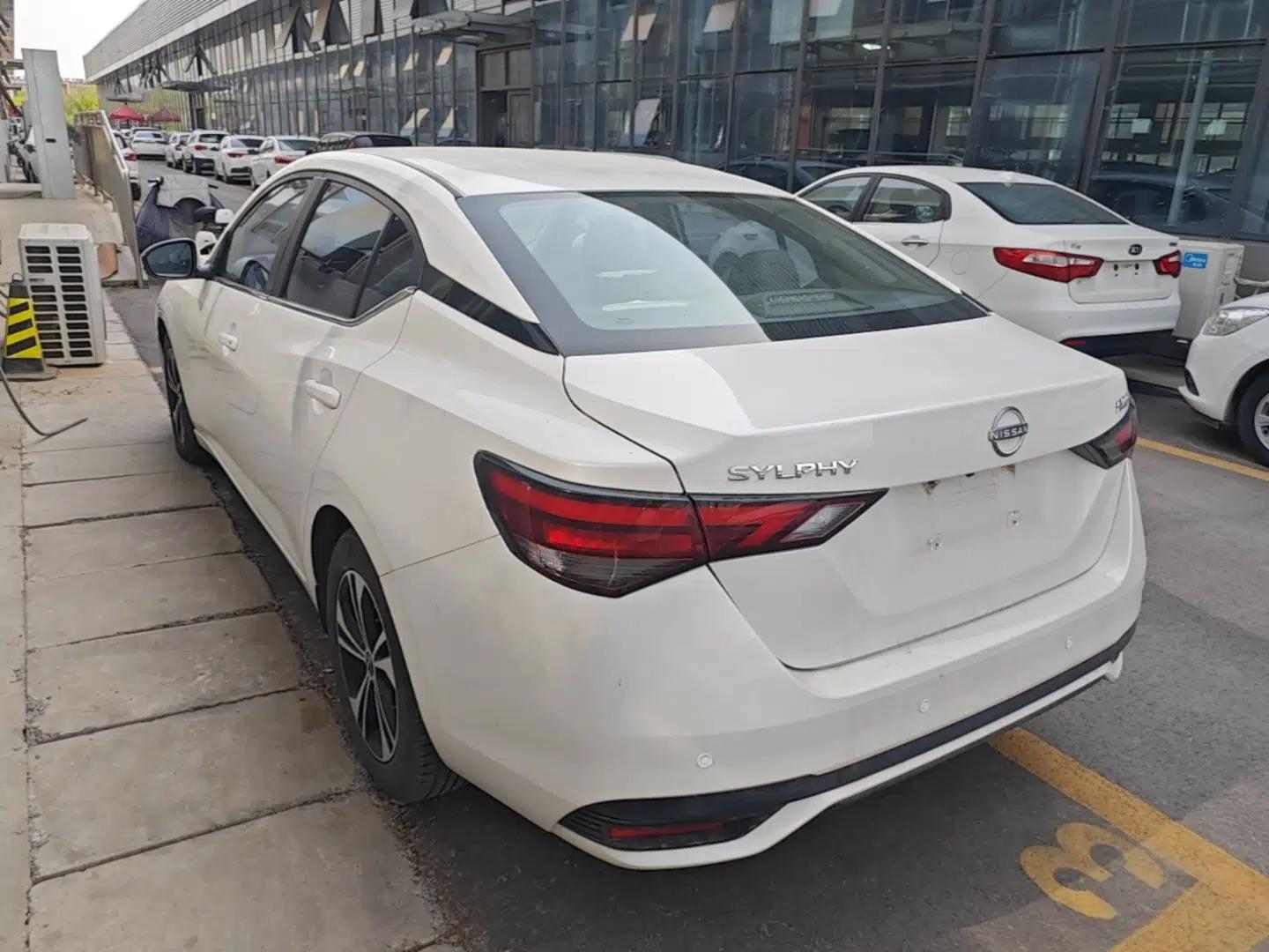 Nissan Sylphy 2023 1.6L CVT Enjoyment Edition — миниатюра 4