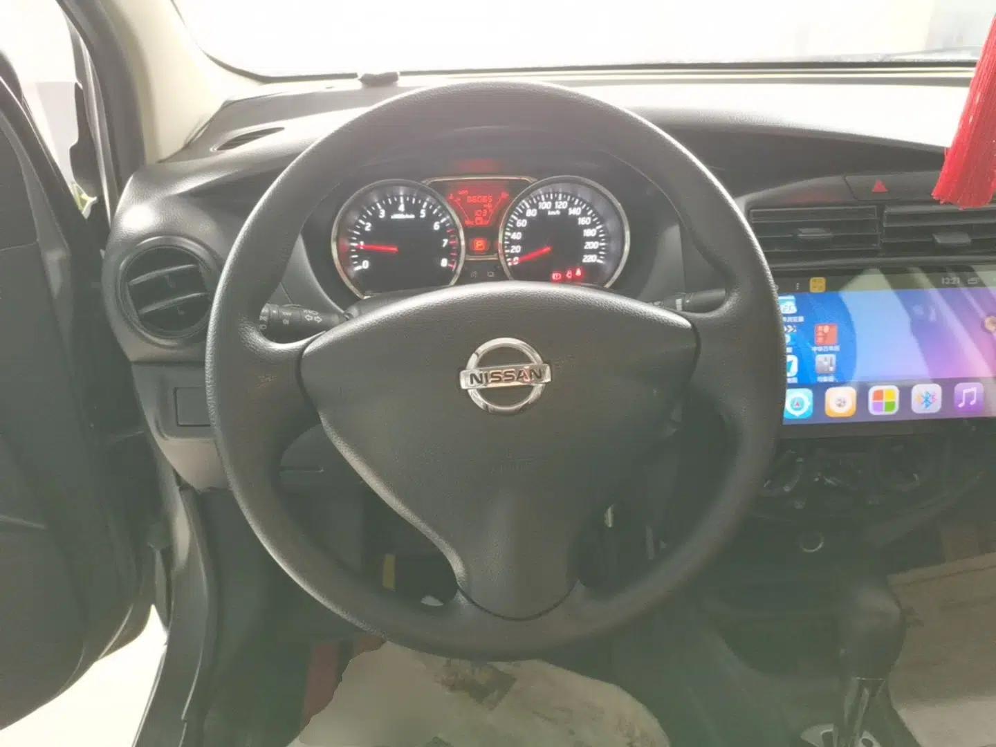 Nissan Livina 2015 1.6XE CVT Comfort Edition — миниатюра 14