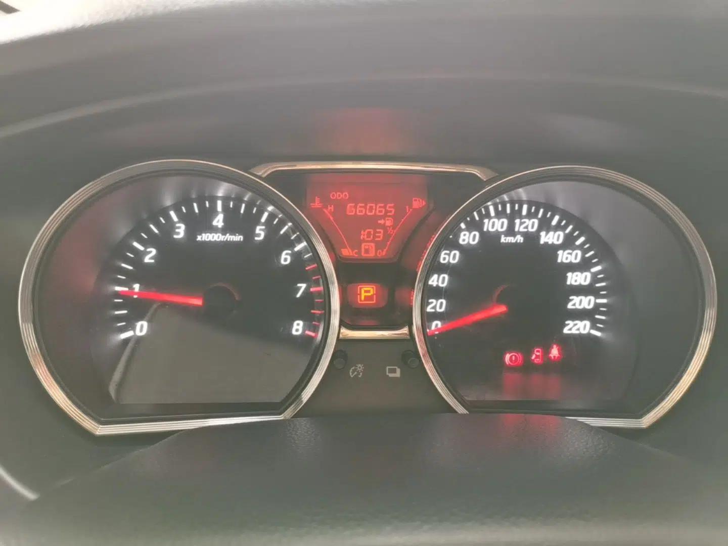 Nissan Livina 2015 1.6XE CVT Comfort Edition — миниатюра 15
