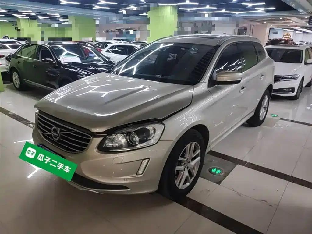 2017 Volvo XC60 T5 AWD Smart Edition — миниатюра 1