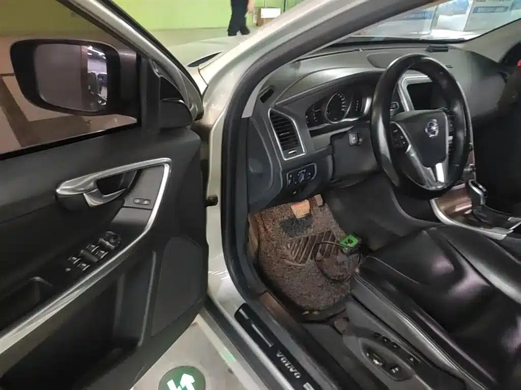2017 Volvo XC60 T5 AWD Smart Edition — миниатюра 16