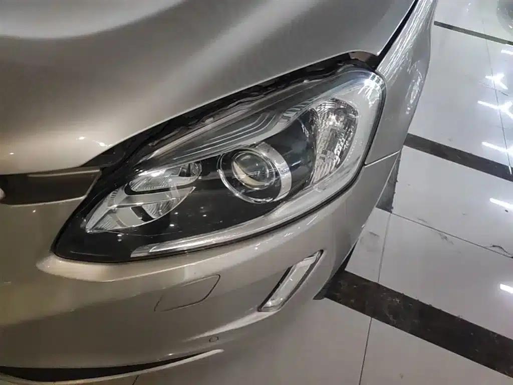 2017 Volvo XC60 T5 AWD Smart Edition — миниатюра 24