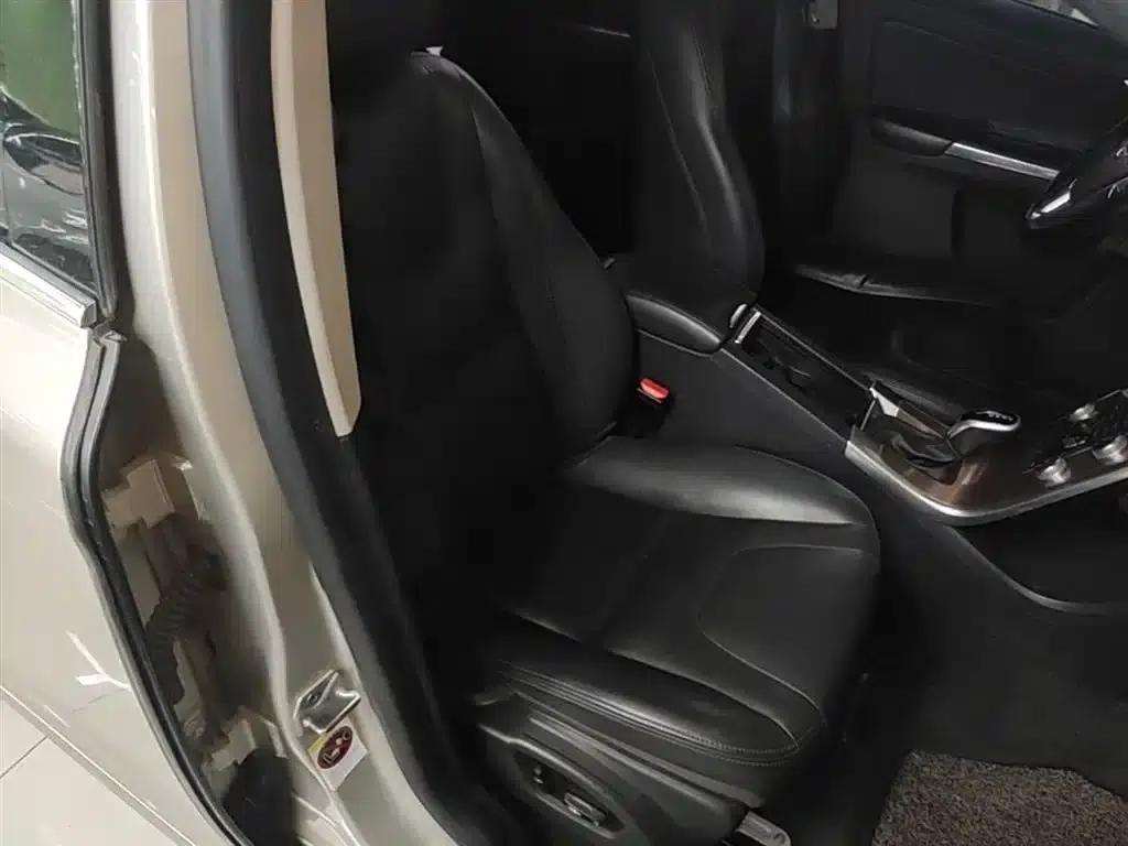 2017 Volvo XC60 T5 AWD Smart Edition — миниатюра 25