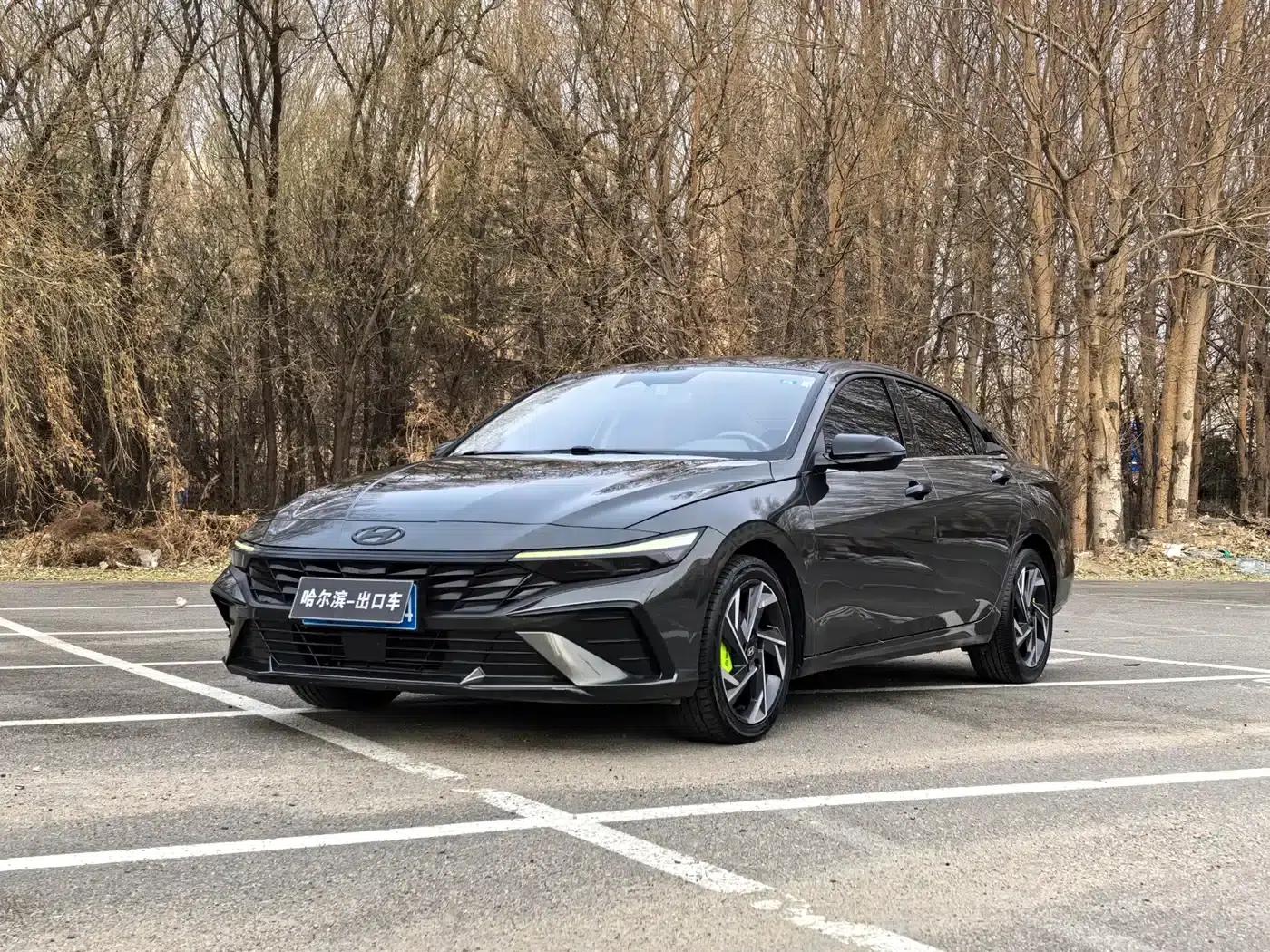 Hyundai Elantra 2023 1.5L CVT LUX Premium Edition — миниатюра 1
