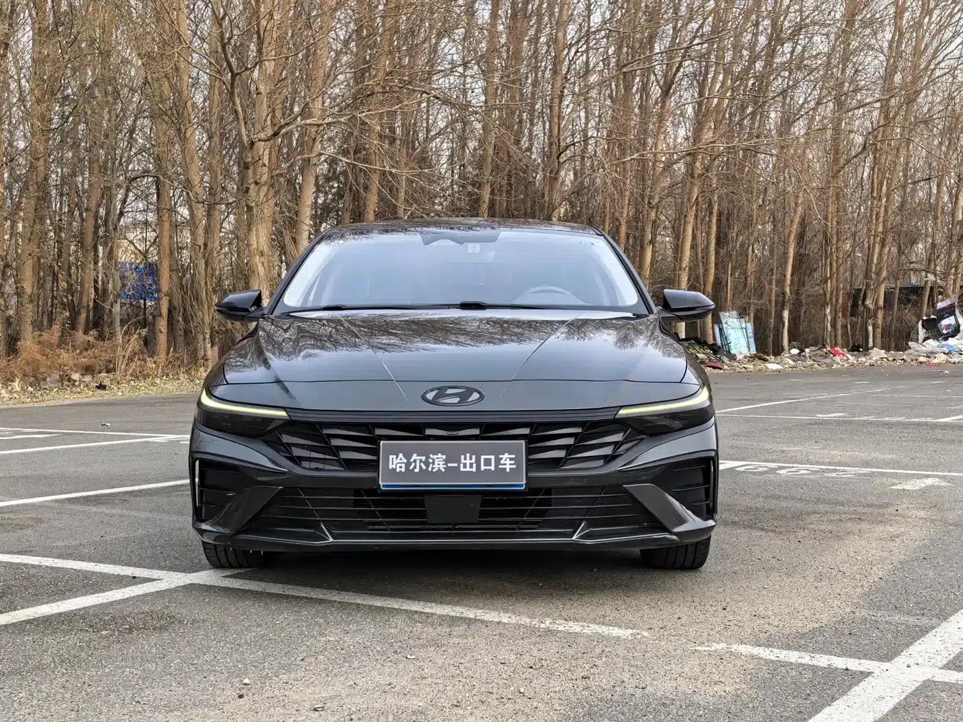 Hyundai Elantra 2023 1.5L CVT LUX Premium Edition — миниатюра 2