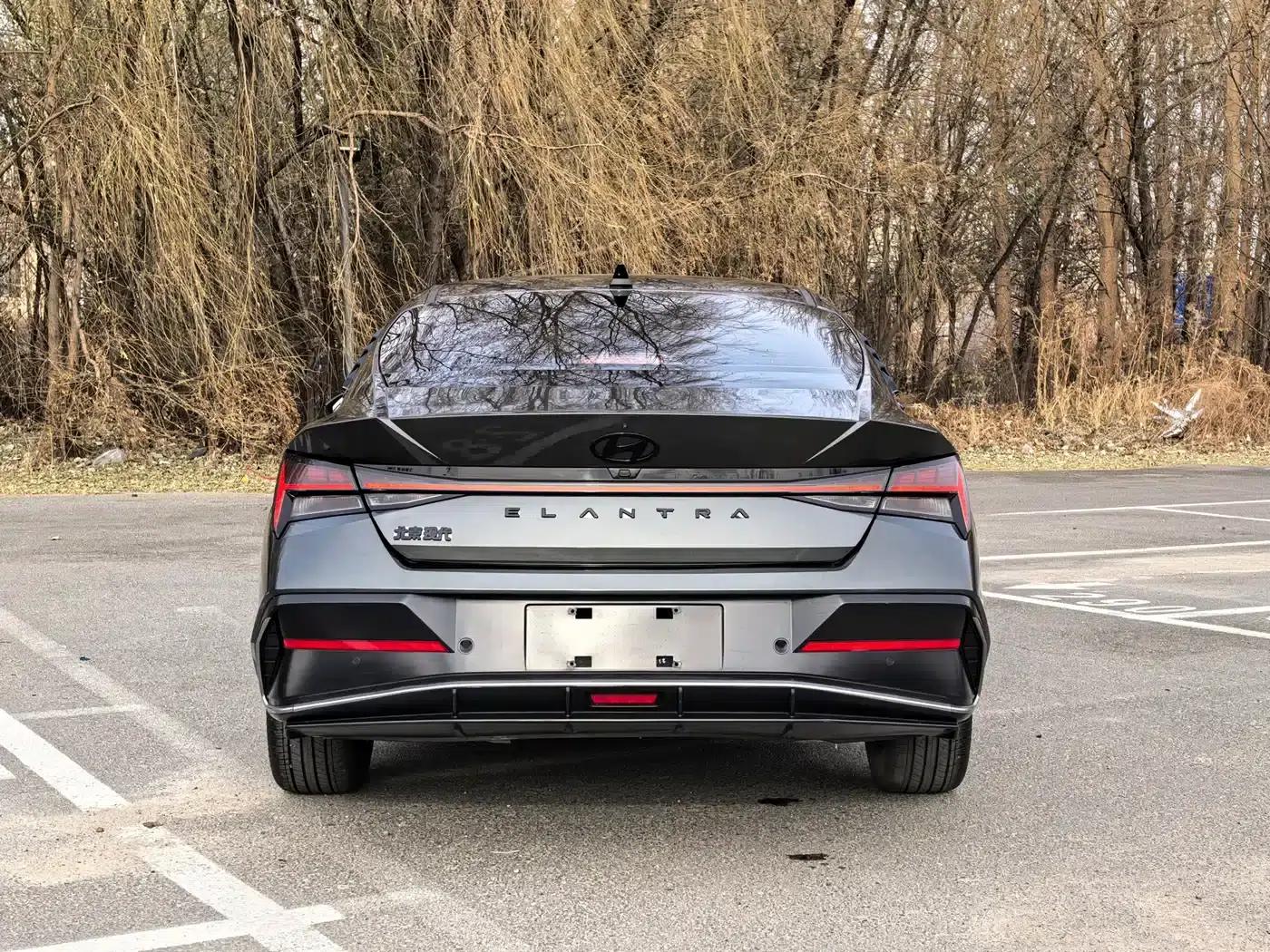 Hyundai Elantra 2023 1.5L CVT LUX Premium Edition — миниатюра 22