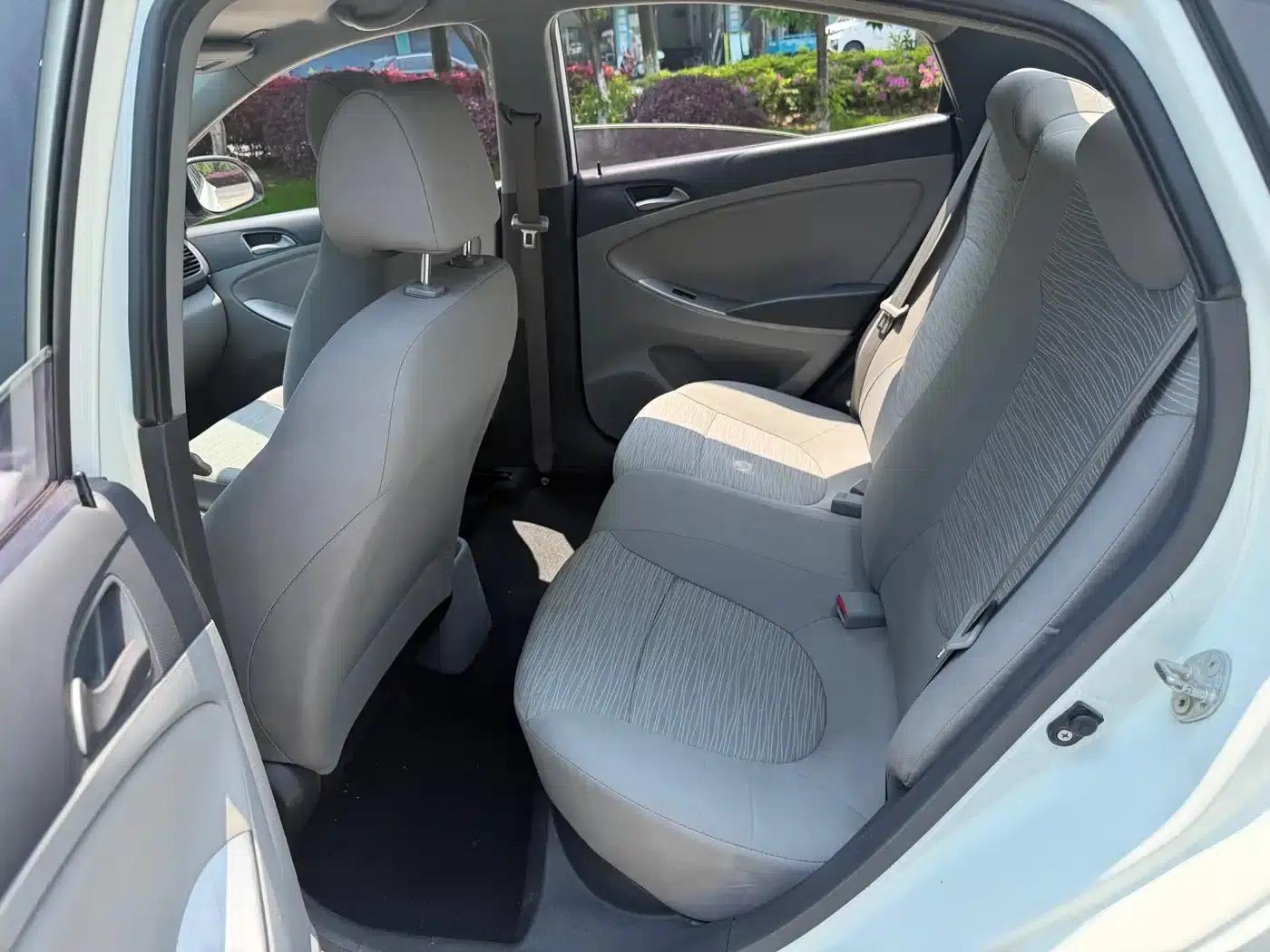 2014 Hyundai Reina 1.4L Automatic Intelligent GLS — миниатюра 6