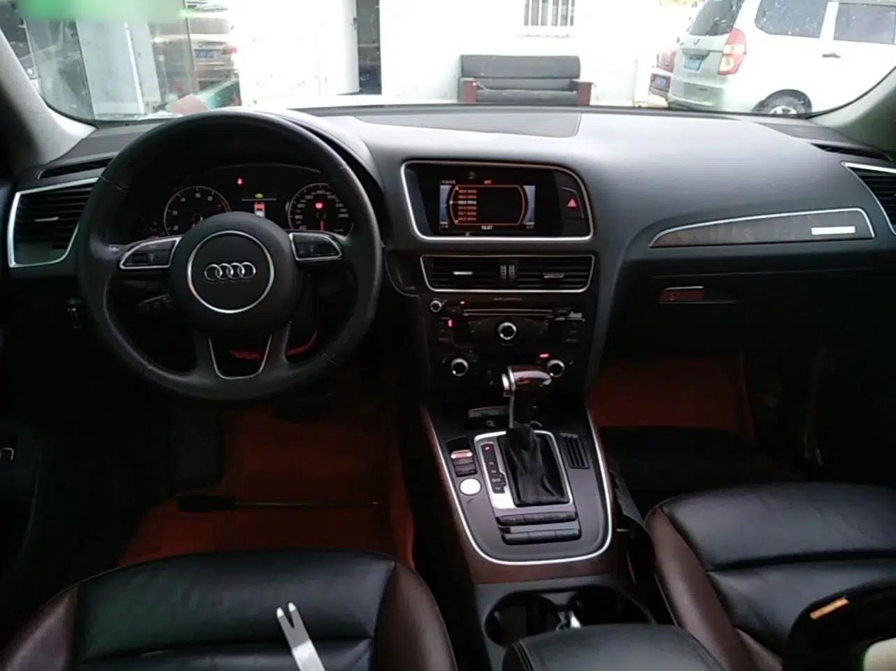 Audi Q5 2018 Collector's Edition 40 TFSI Technology Model — миниатюра 13