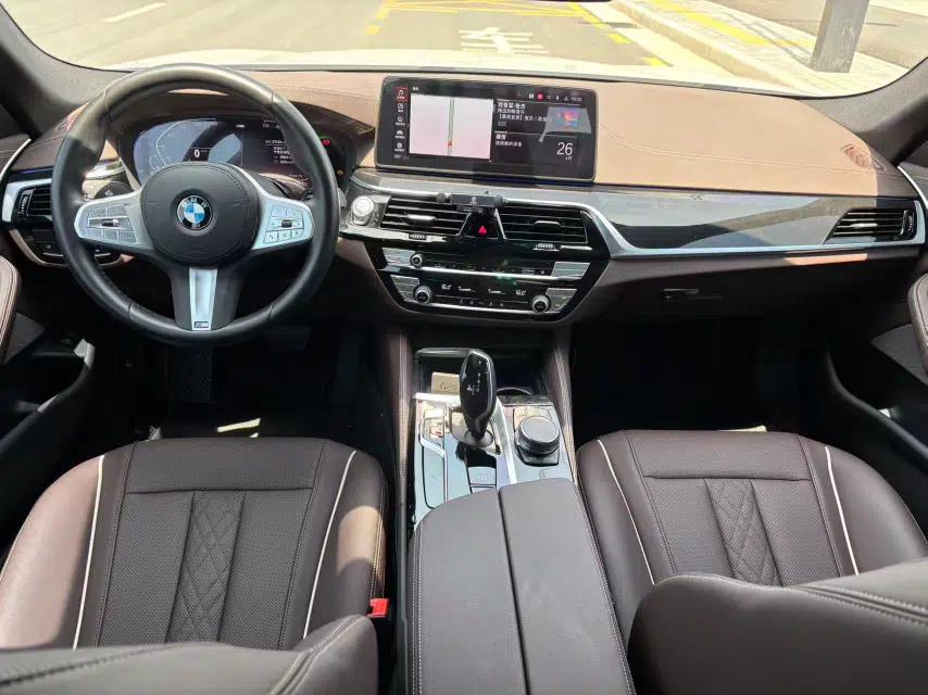 BMW 5 Series 2022 Second Facelift 525Li M Sport Package — миниатюра 10