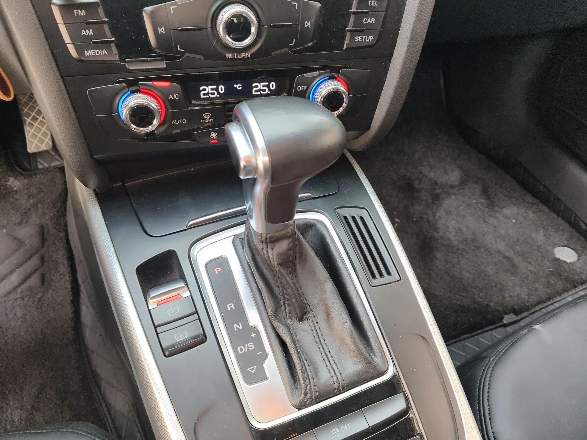 Audi A4L 2015 45 TFSI quattro Individual Sport Edition — миниатюра 13