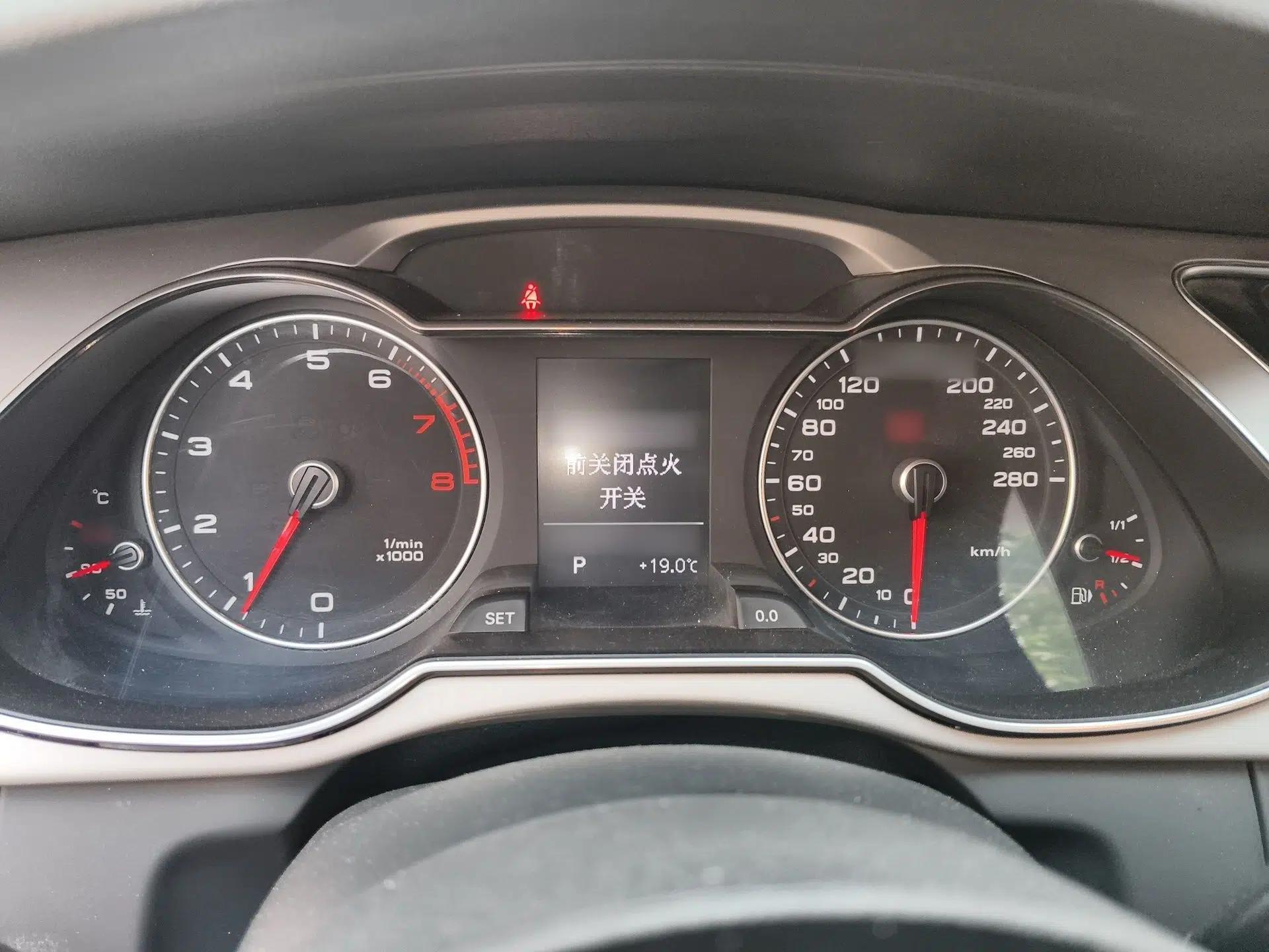 Audi A4L 2015 45 TFSI quattro Individual Sport Edition — миниатюра 10