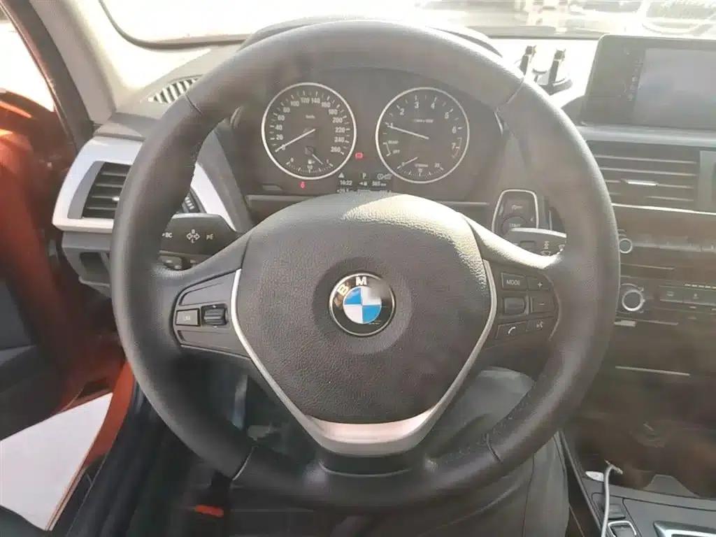 BMW 1 Series (Imported) 2016 118i Leading Edition — миниатюра 11