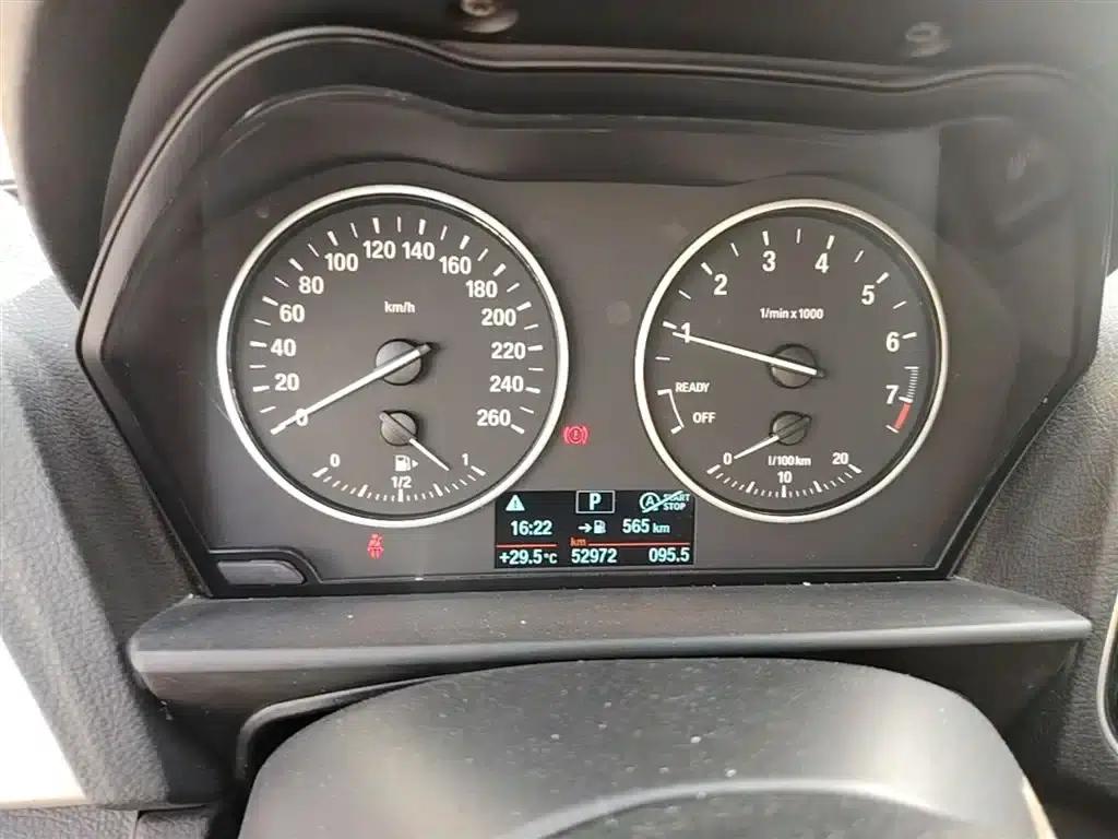 BMW 1 Series (Imported) 2016 118i Leading Edition — миниатюра 12
