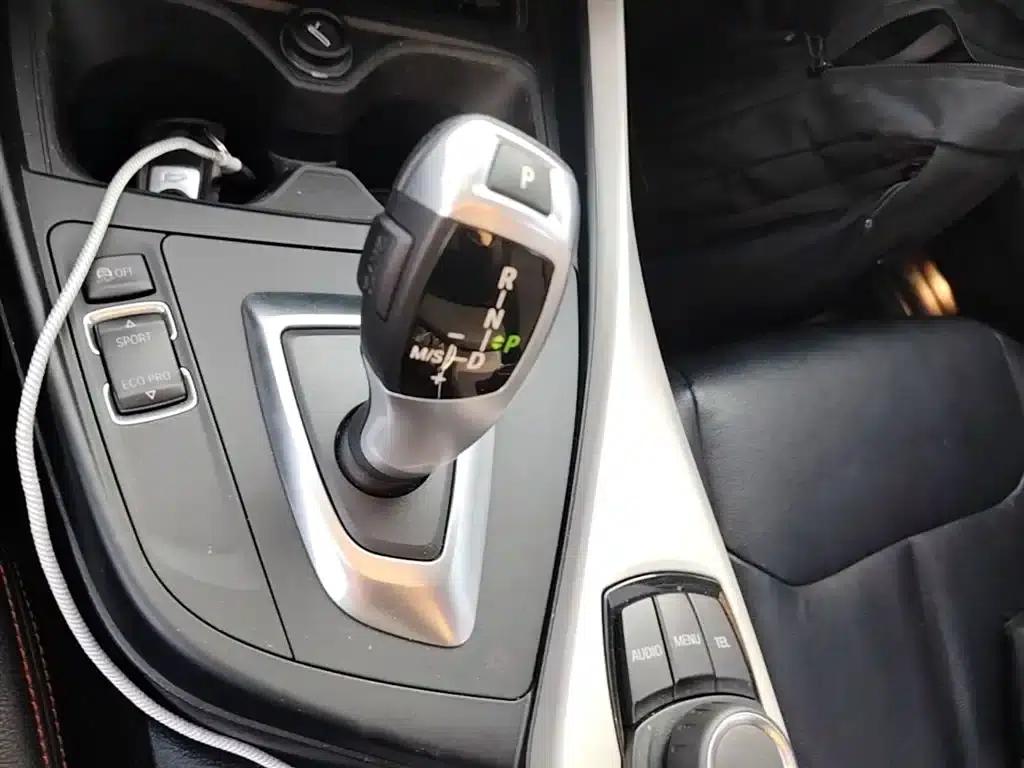 BMW 1 Series (Imported) 2016 118i Leading Edition — миниатюра 14
