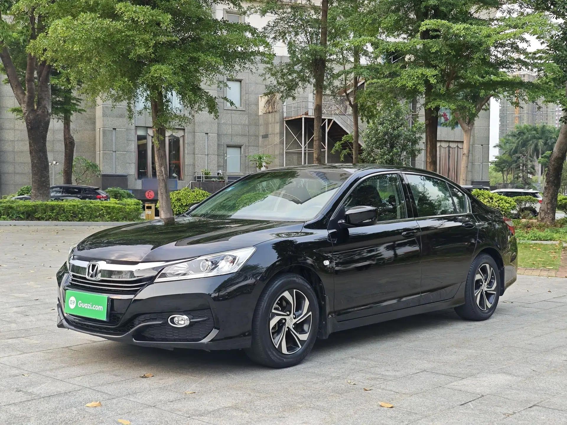 Honda Accord 2016 2.0L Elite Edition — миниатюра 1