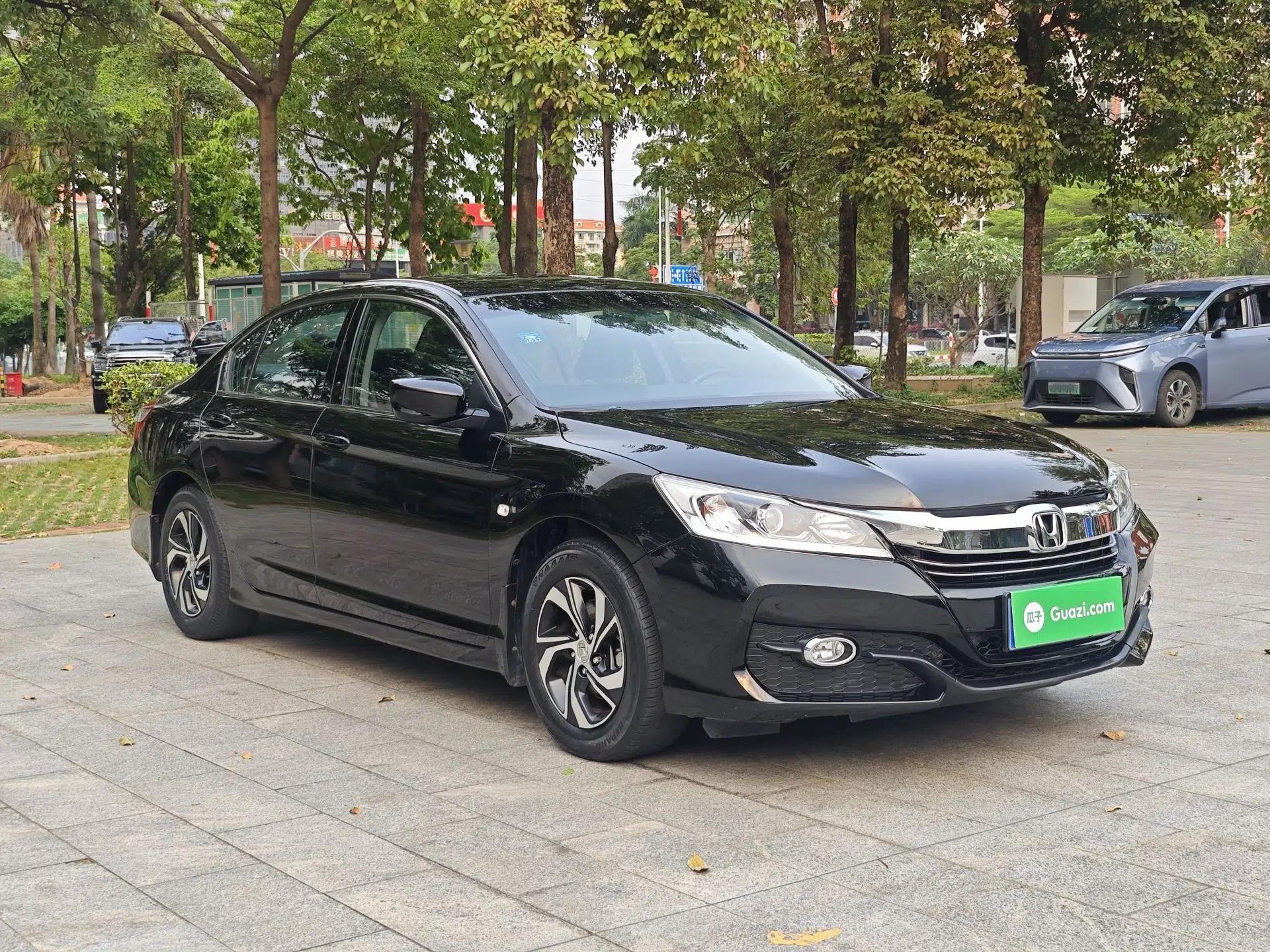 Honda Accord 2016 2.0L Elite Edition — миниатюра 4