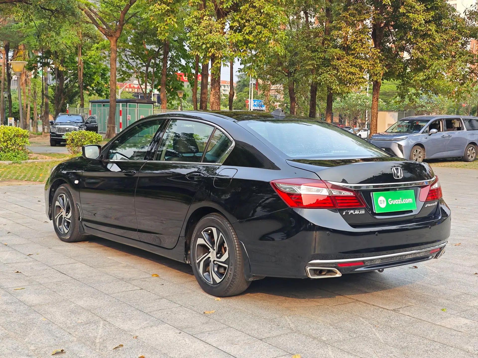Honda Accord 2016 2.0L Elite Edition — миниатюра 7
