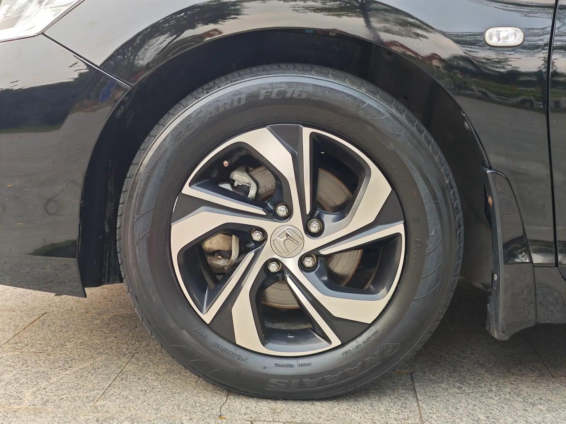 Honda Accord 2016 2.0L Elite Edition — миниатюра 8