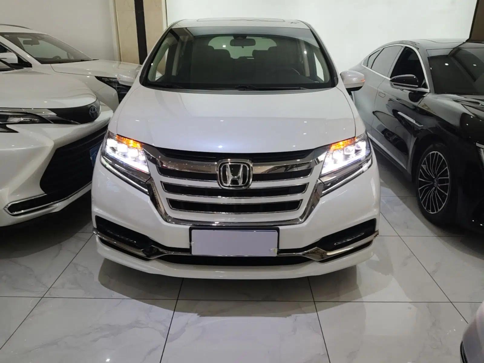 Honda Elysion 2019 2.0L Hybrid Luxury Edition — миниатюра 2