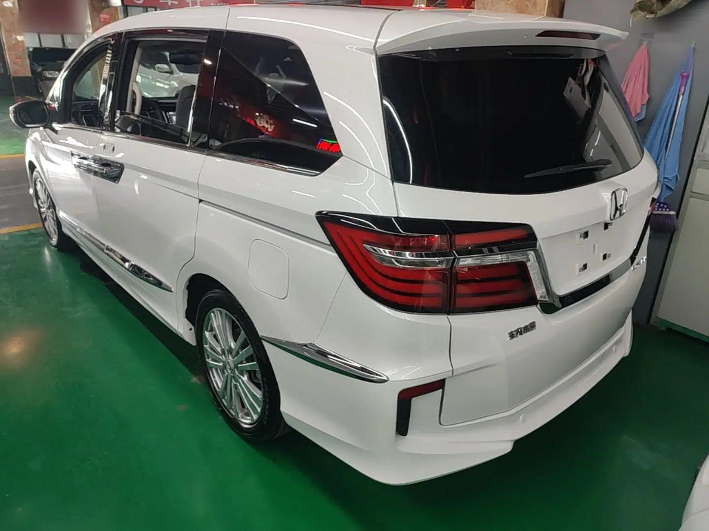 Honda Elysion 2016 2.4L Luxury Edition — миниатюра 4