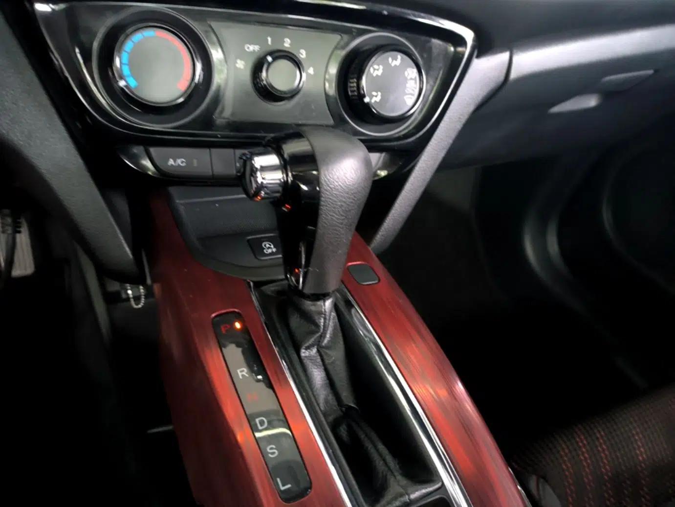 Honda XR-V 2015 1.8L EXi CVT Comfort Version — миниатюра 17