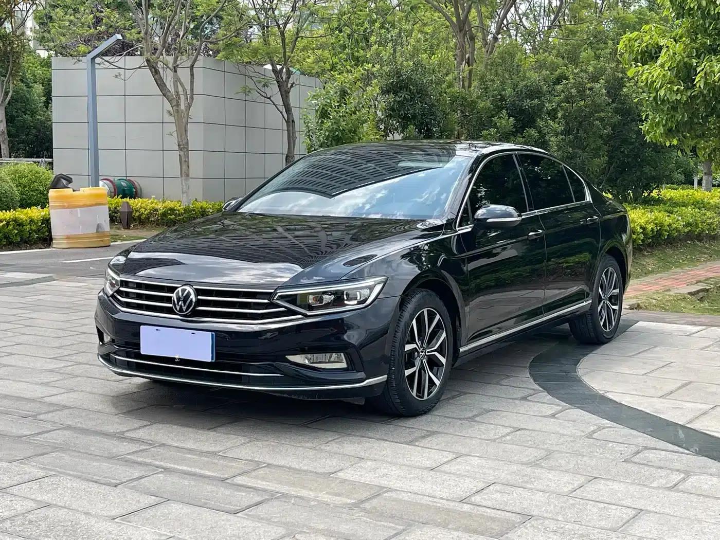 2020 Volkswagen Passat 330TSI DSG Leading Edition — миниатюра 1