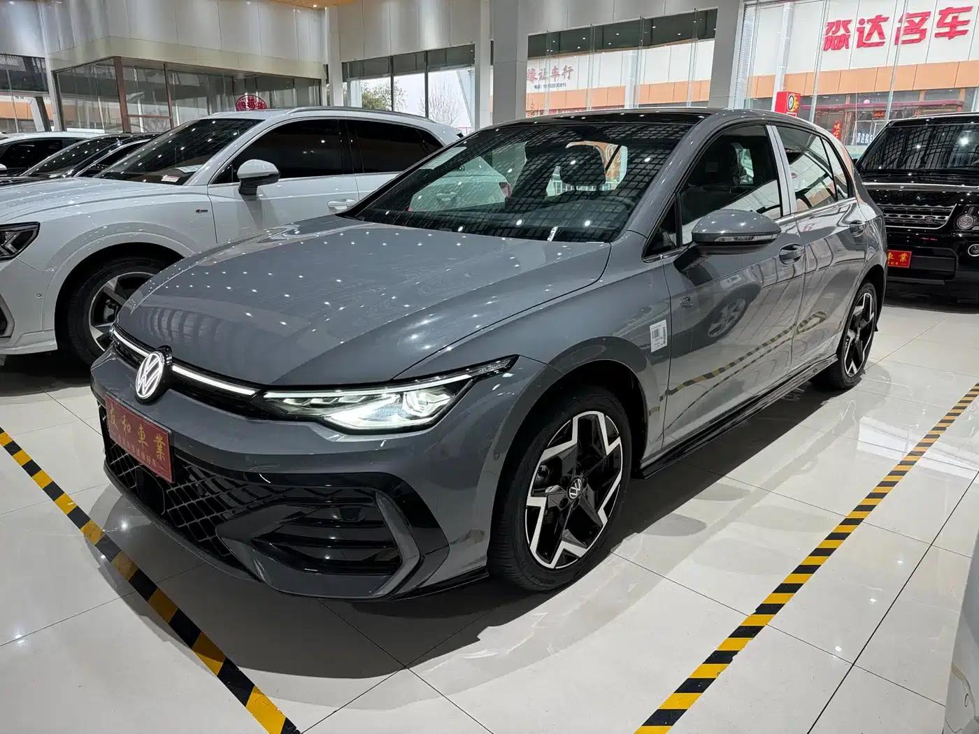 2025 Golf 300TSI R-Line — миниатюра 1