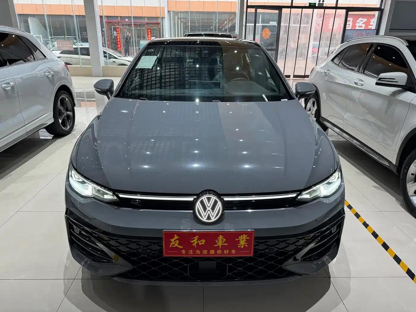 2025 Golf 300TSI R-Line — миниатюра 2