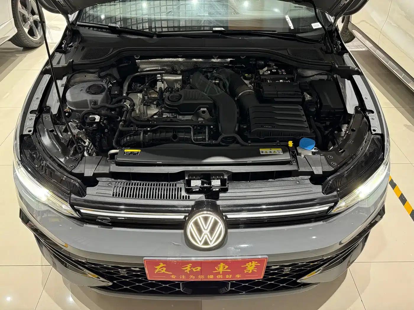 2025 Golf 300TSI R-Line — миниатюра 15