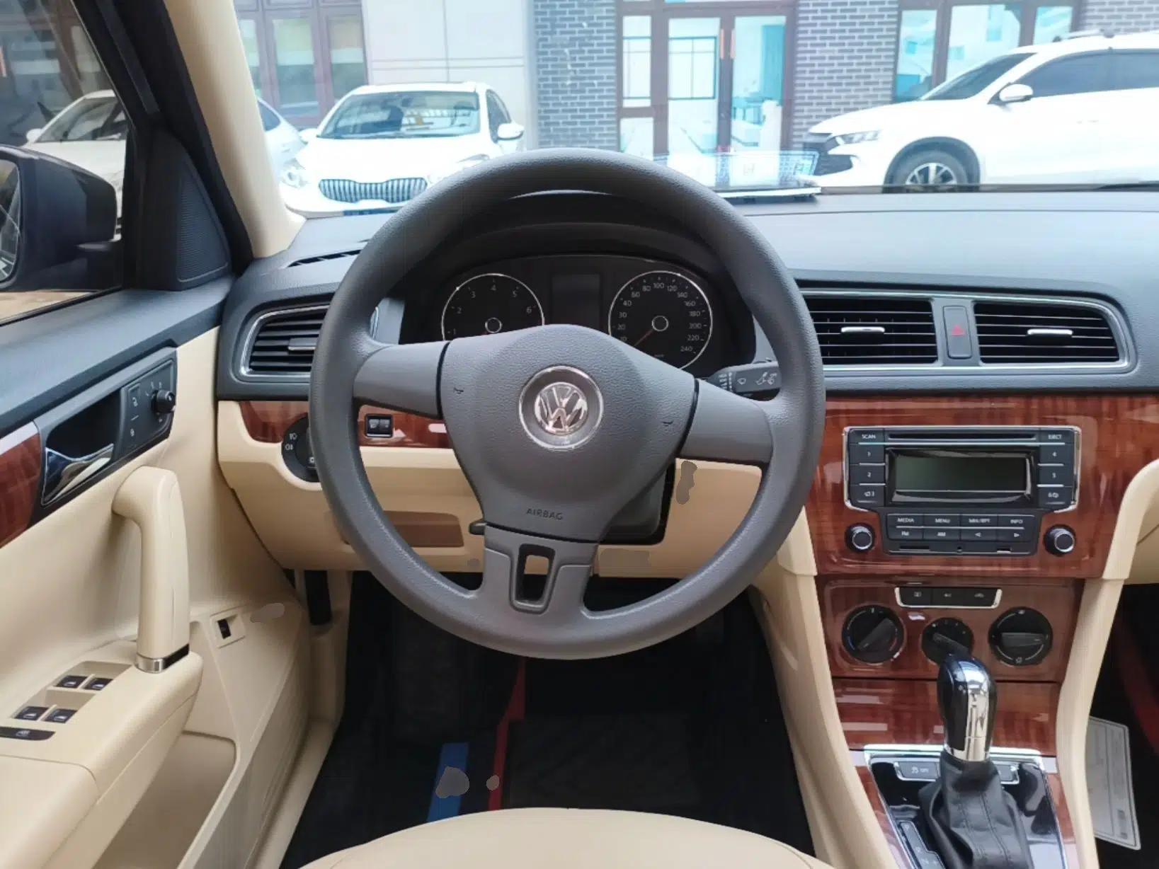 Volkswagen Lavida 2013 Restyled Classic 1.6L Automatic Comfort Edition — миниатюра 14