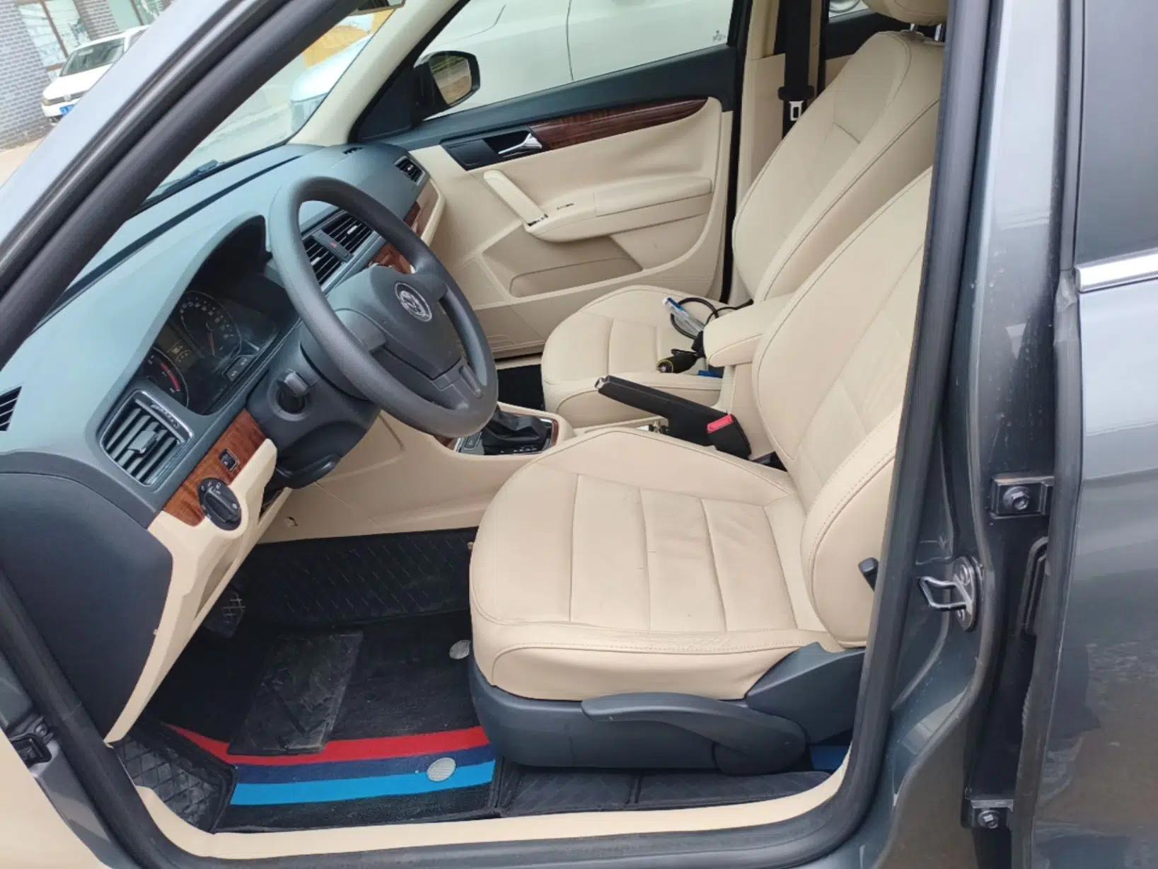 Volkswagen Lavida 2013 Restyled Classic 1.6L Automatic Comfort Edition — миниатюра 18