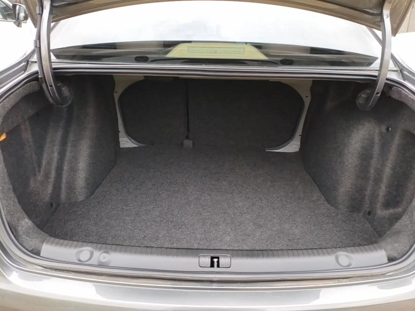 Volkswagen Lavida 2013 Restyled Classic 1.6L Automatic Comfort Edition — миниатюра 22