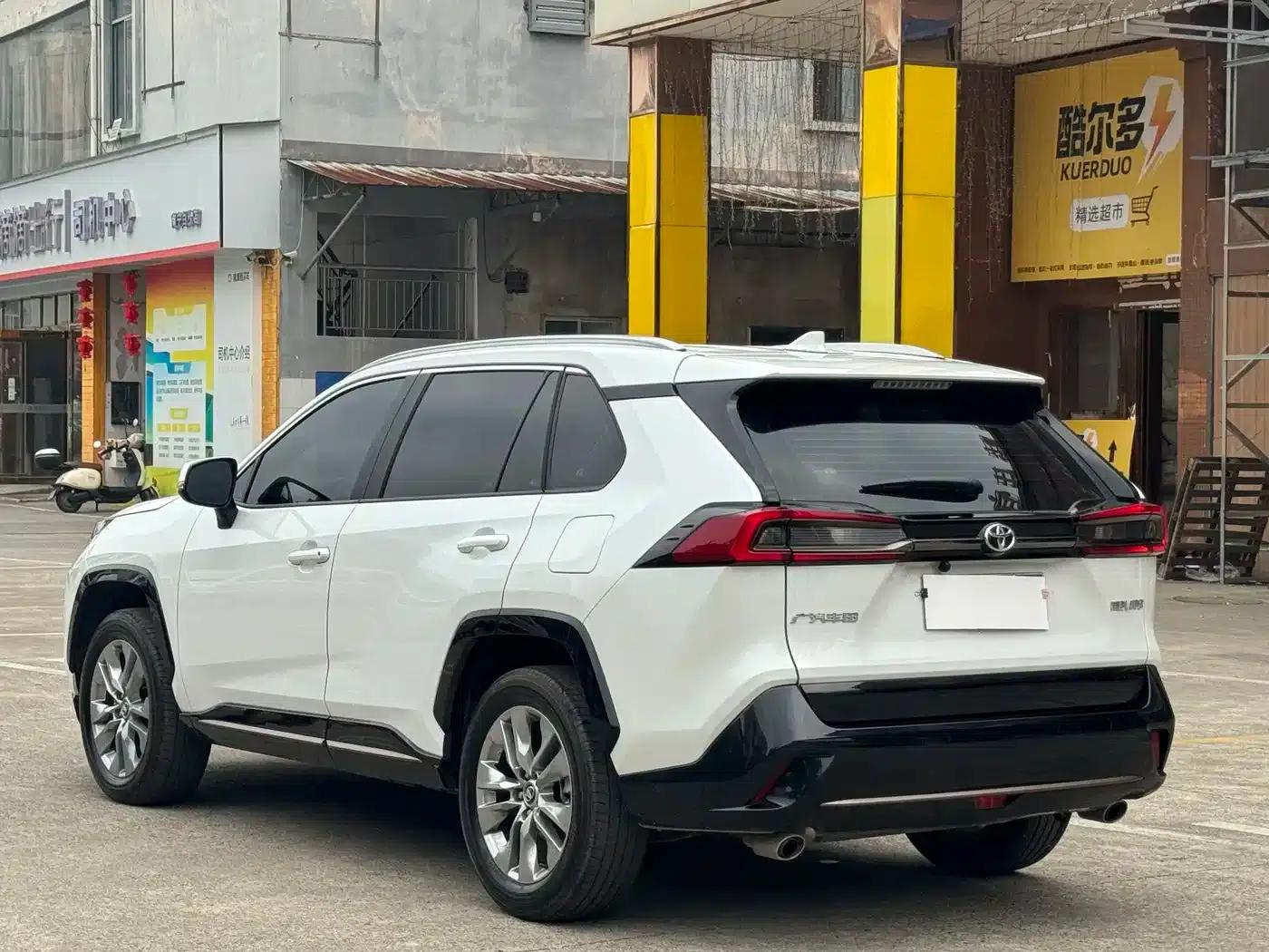 2024 Toyota RAV4 2.0L CVT 2WD Urban Edition — миниатюра 4