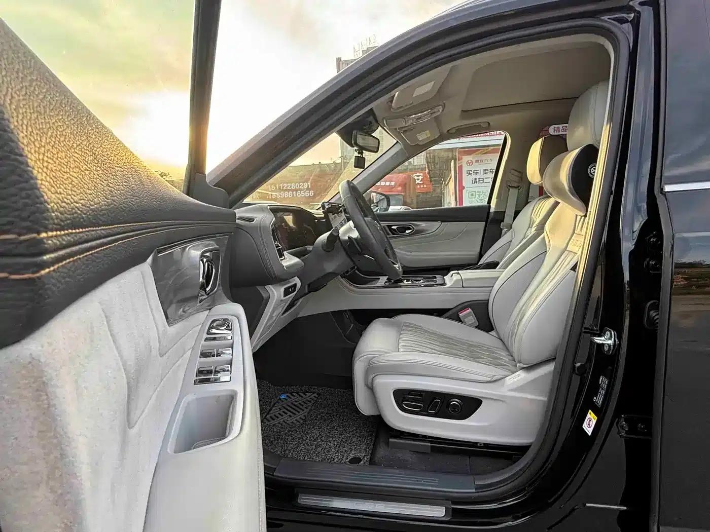 Trumpchi GS8 2022 Navigator Series 2.0TGDI 4WD Supreme Edition (Six Seats) — миниатюра 3