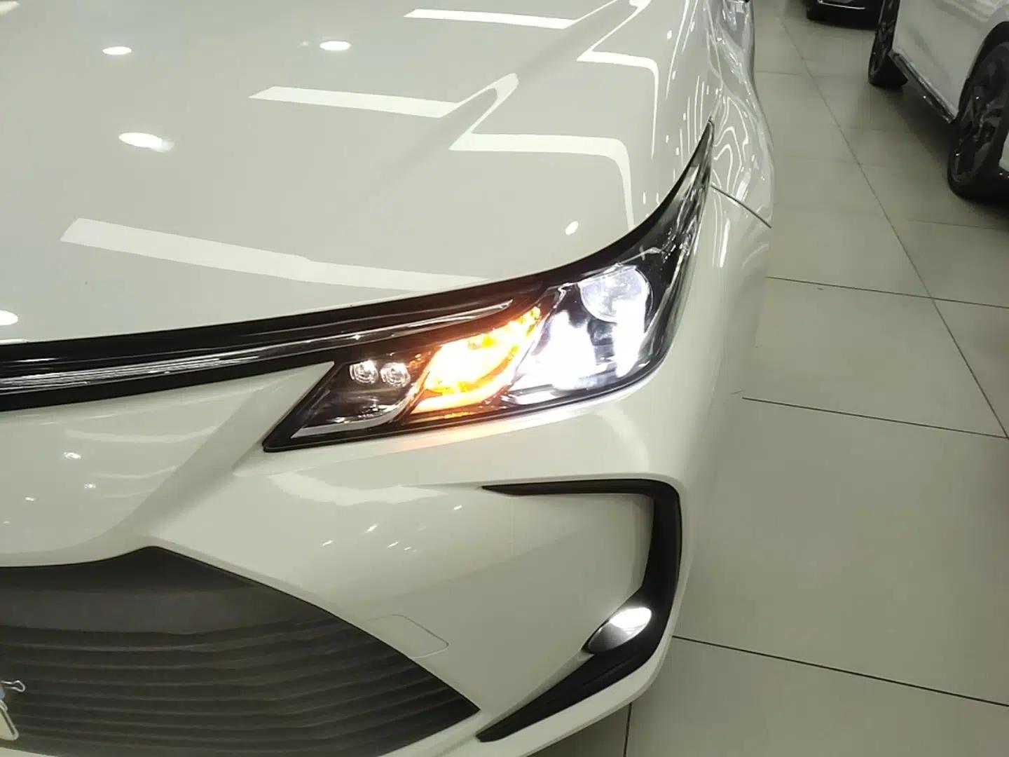 Toyota Corolla 2021 1.2T S-CVT Elite PLUS Edition — миниатюра 5