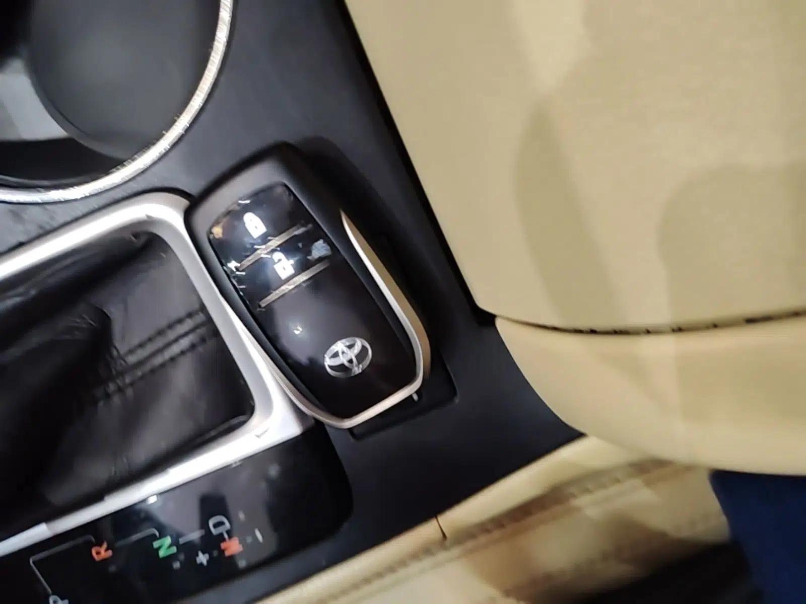Toyota Highlander 2015 2.0T Four-Wheel Drive Luxury Edition 7-Seater — миниатюра 12