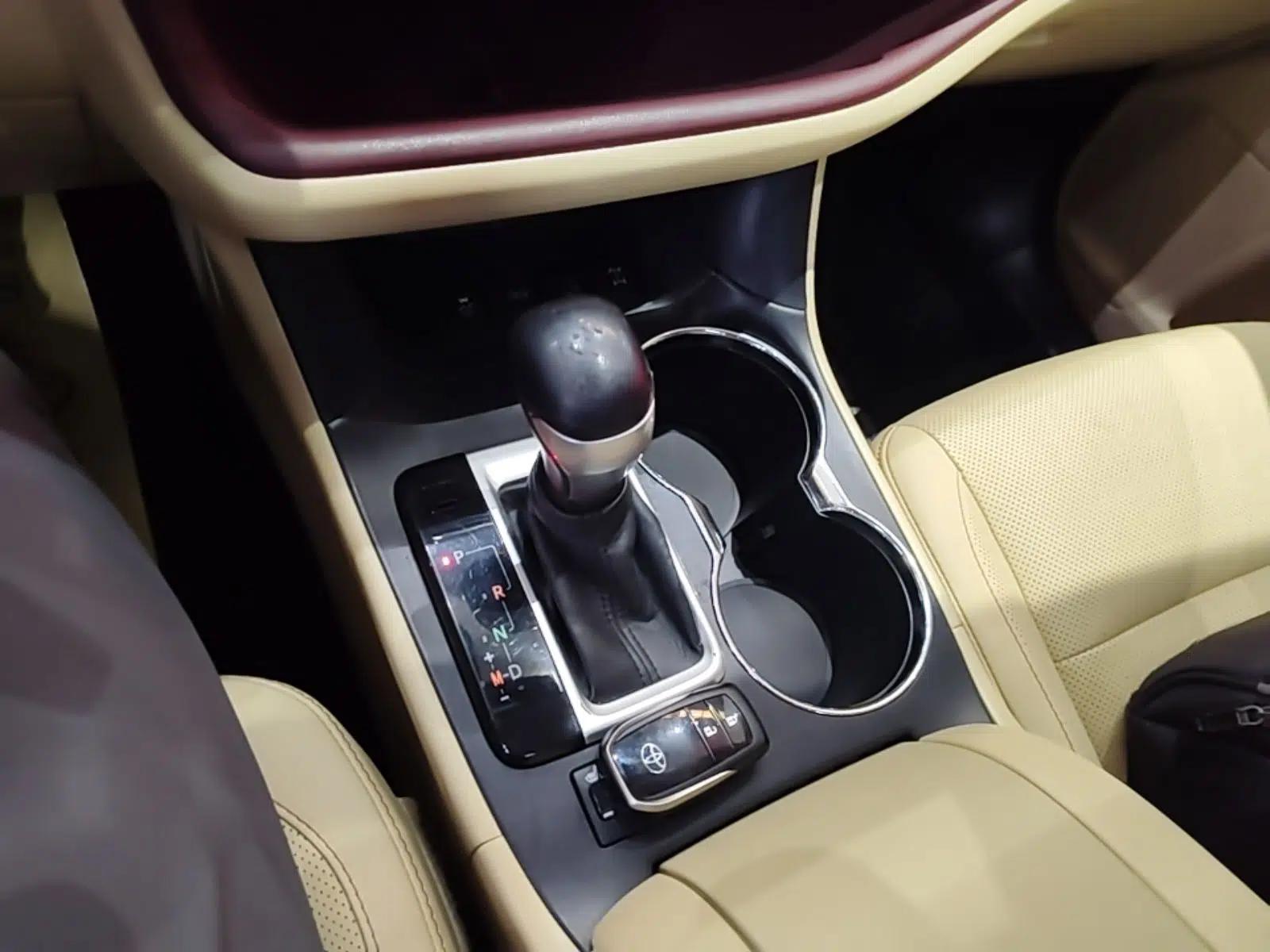 Toyota Highlander 2015 2.0T Four-Wheel Drive Luxury Edition 7-Seater — миниатюра 17