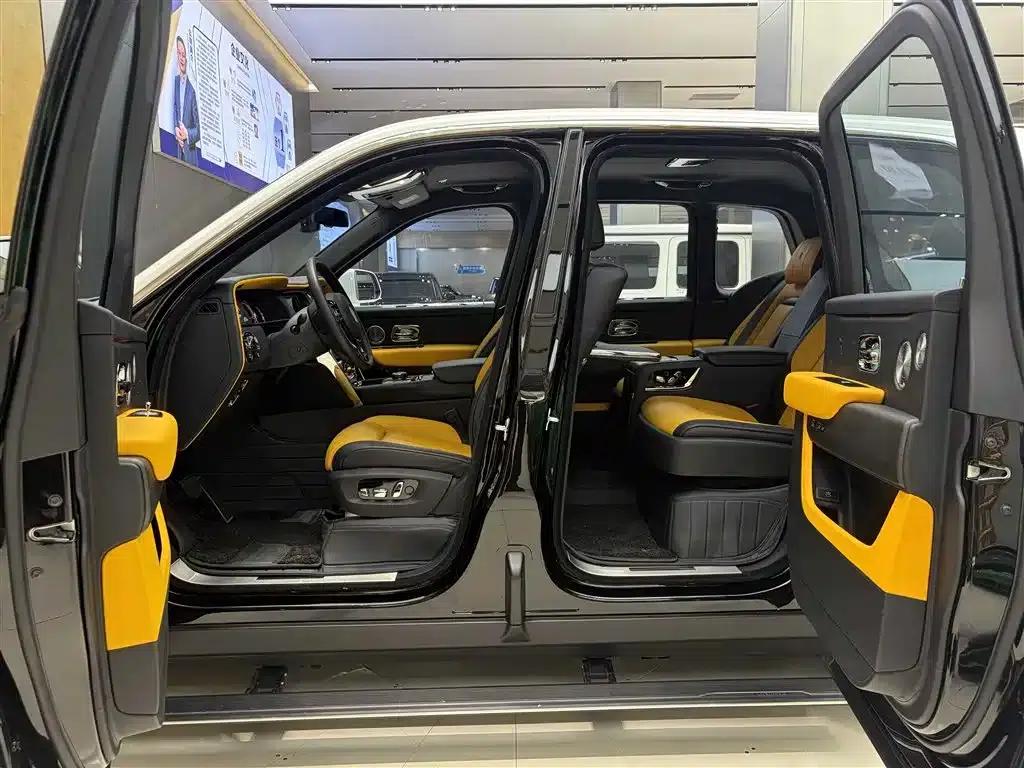 2018 Cullinan, four-seater version — миниатюра 12