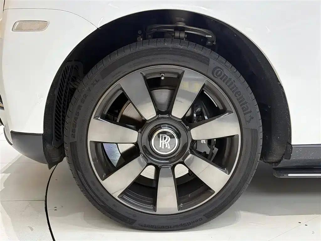 2018 Cullinan, four-seater version — миниатюра 6