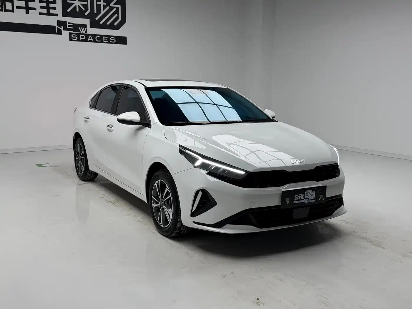 Kia K3 2023 1.5L CVT Luxury Edition — миниатюра 3