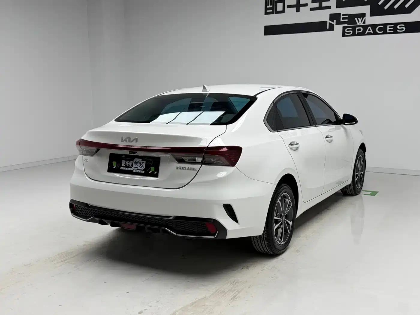 Kia K3 2023 1.5L CVT Luxury Edition — миниатюра 4