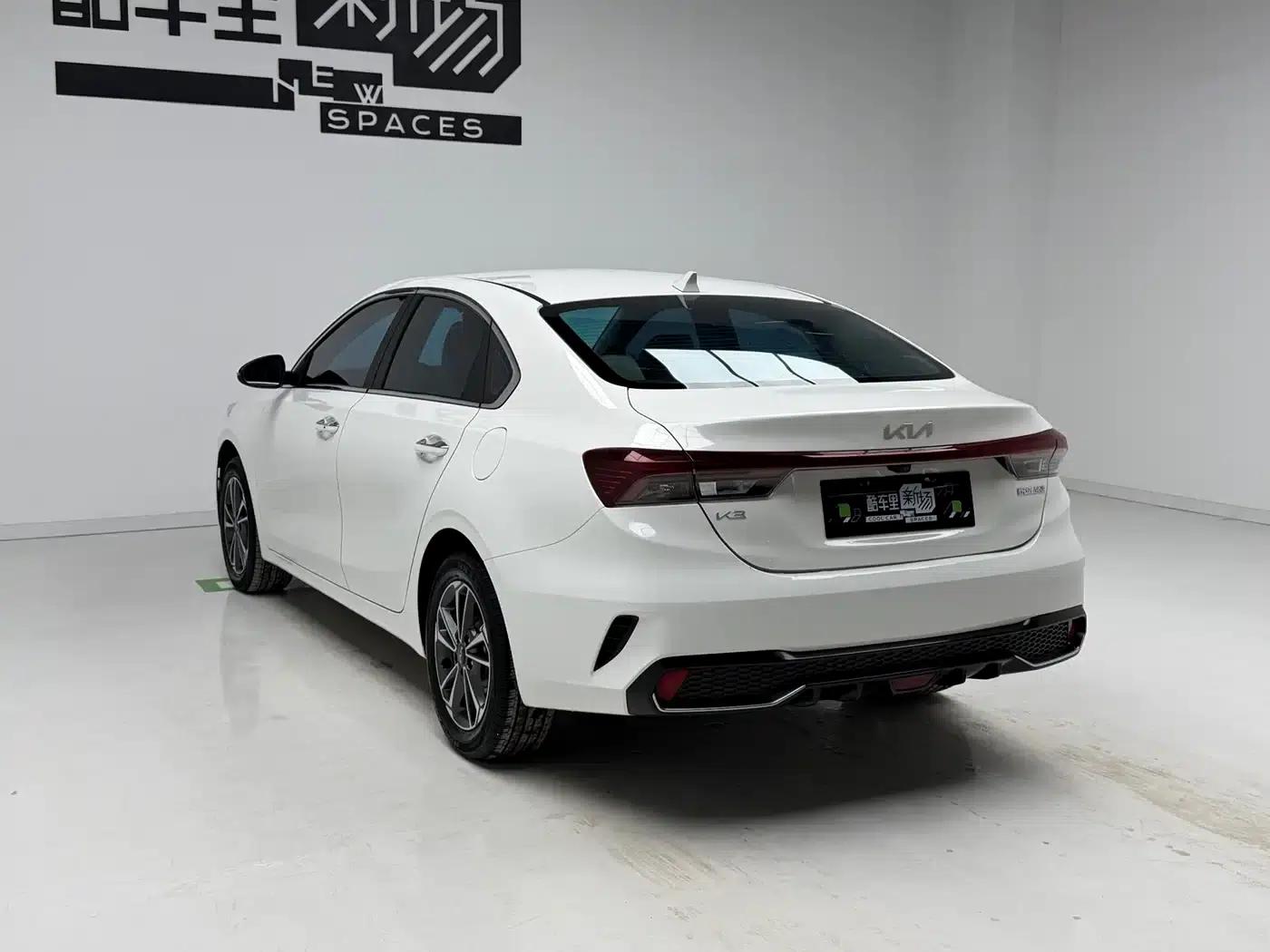 Kia K3 2023 1.5L CVT Luxury Edition — миниатюра 6