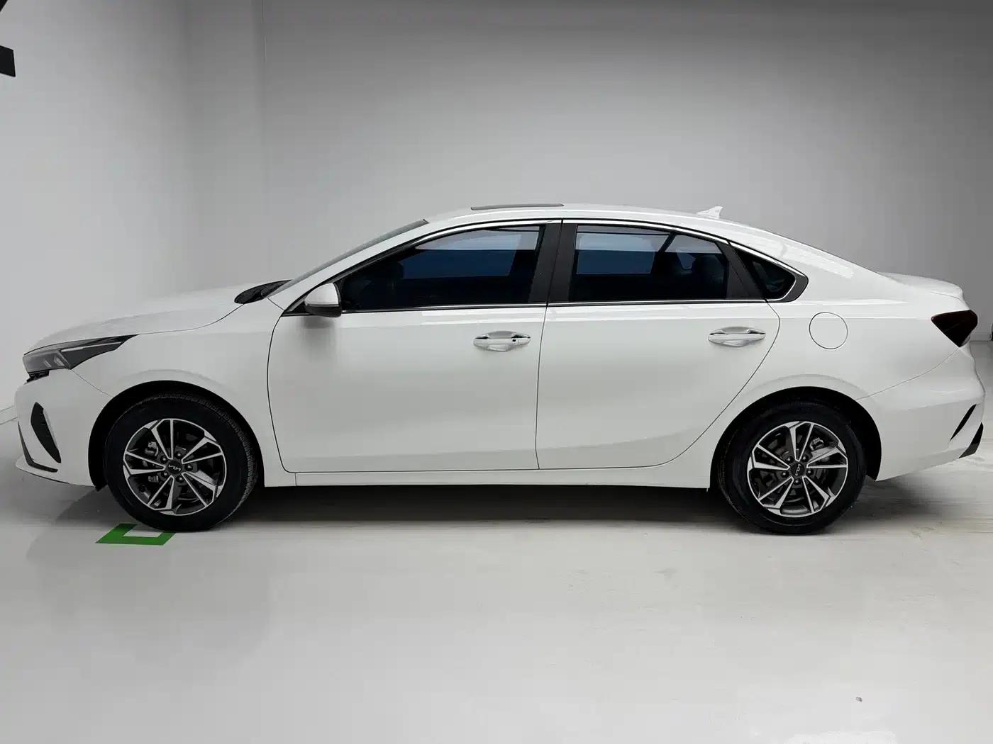 Kia K3 2023 1.5L CVT Luxury Edition — миниатюра 7